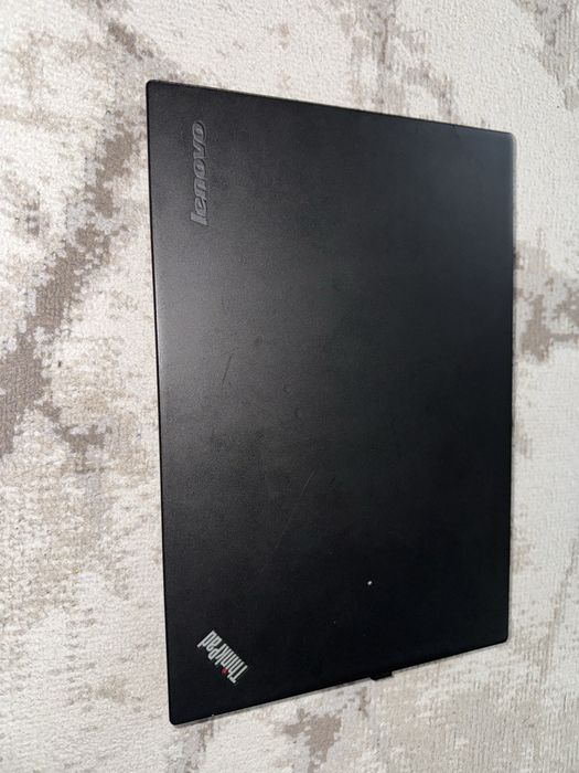 Ноутбук леново.