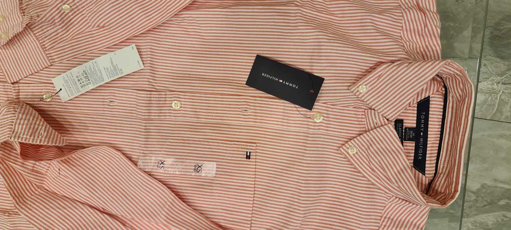 Camasi TOMMY HILFIGER, originale cu eticheta, marime XS-S