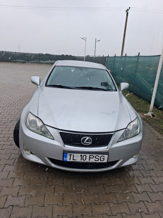 Vand sau schimb Lexus IS 220D