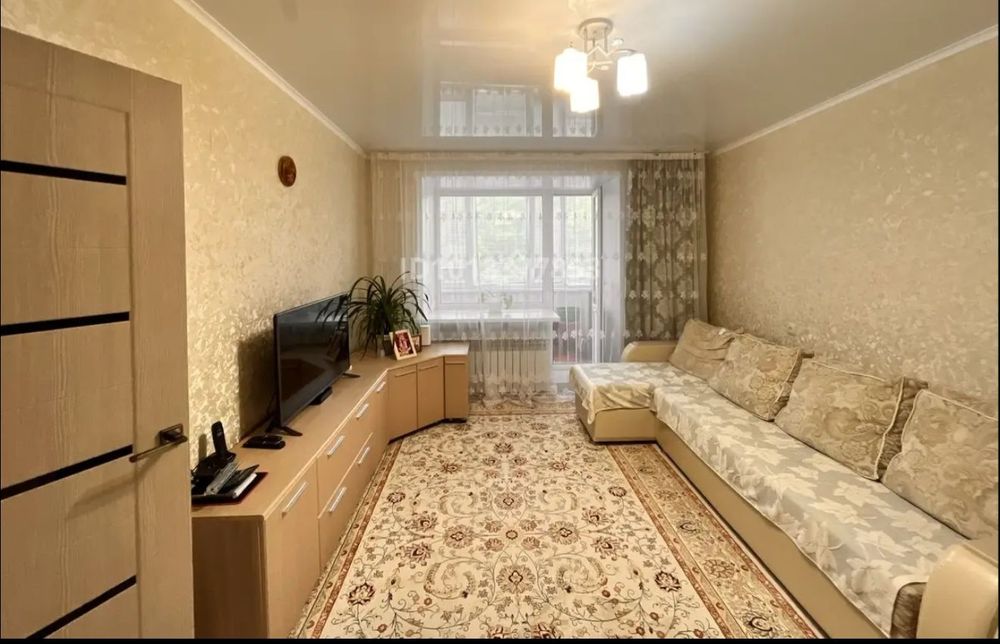 Продам диван с креслами и набором тумб