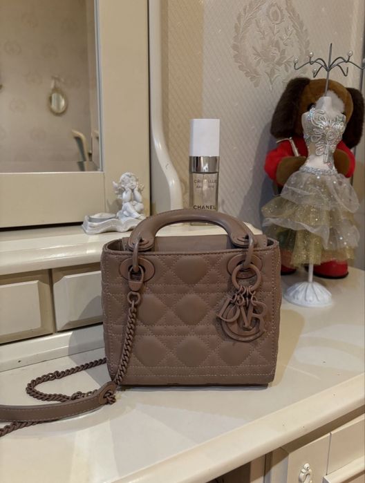 Lady Dior сумка medium