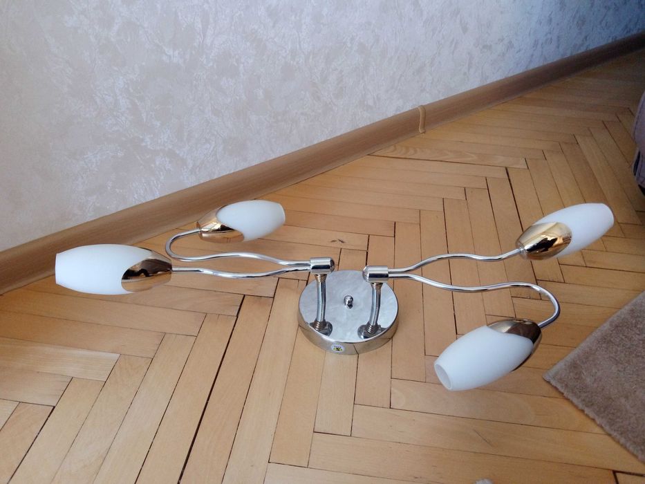 Продавам осветителни тела