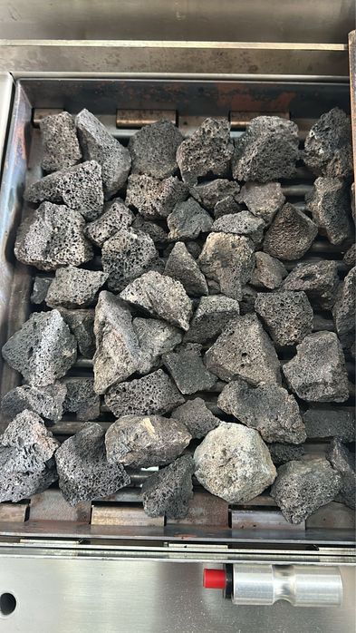 Професионална скара с вулканични камъни на газ