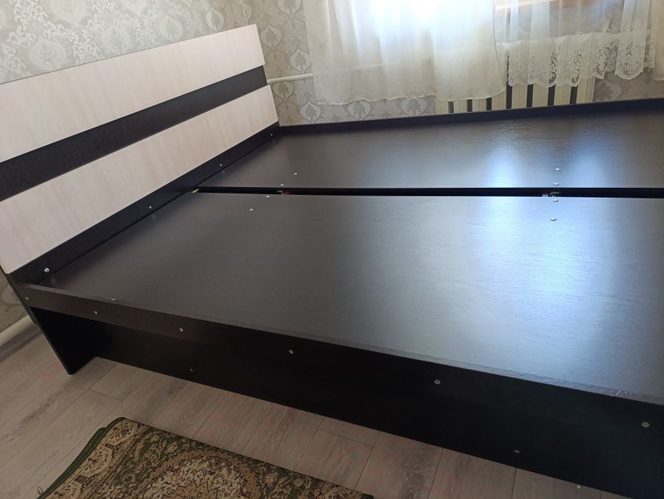 Кровать двуспальная.