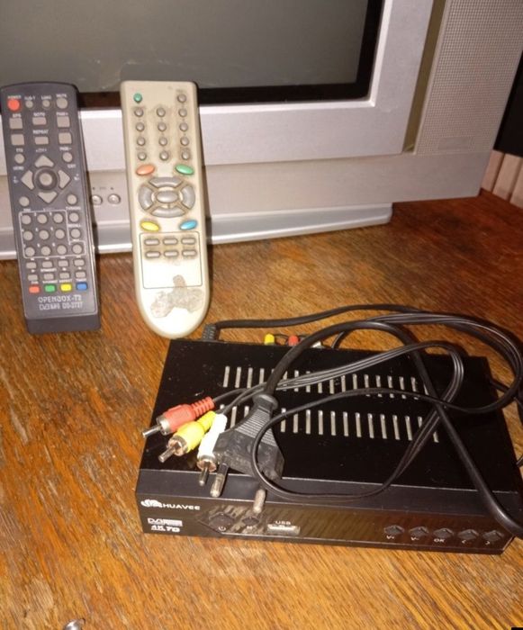 LG tilivizir sotiladi tuneri kamplekt.