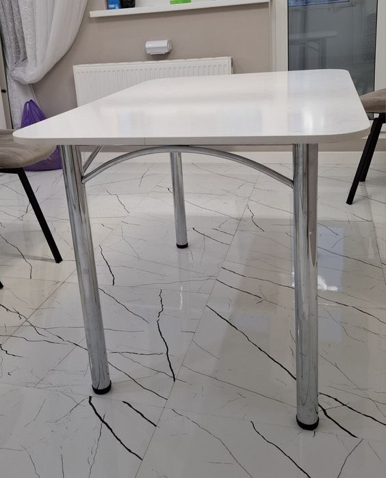 Обеденный стол белый