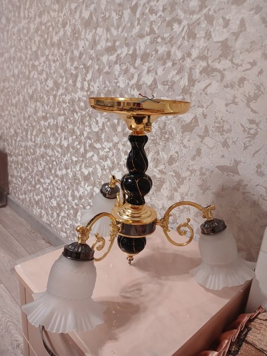 Продается люстра из 3 плафонов