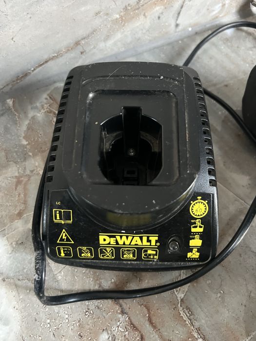 Filetanta cu Impact Dewalt cu Incarcator si Baterie XR  12V 2Ah