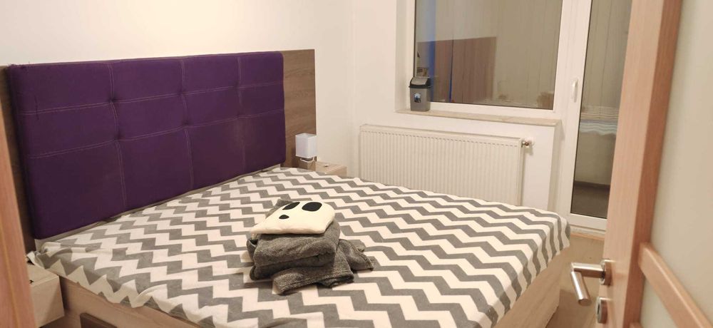 Inchiriez apartament cu 3 camere situat in centrul civic