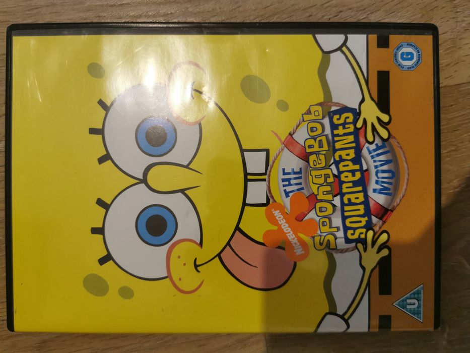 Vând cd-uri originale cu filme bune