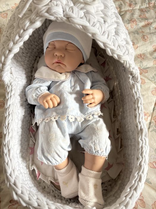 Qo’g’irchoq va yumshoq o’yinchoqla sotiladi