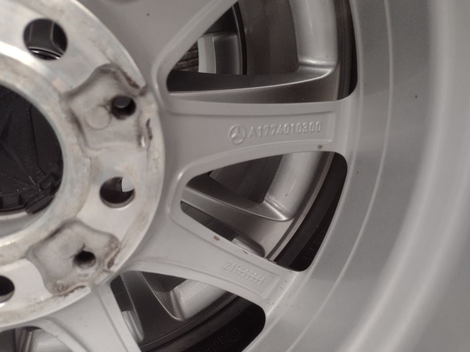 Почти нови 17-5х112 ЕТ44 6.5j Mercedes GLA