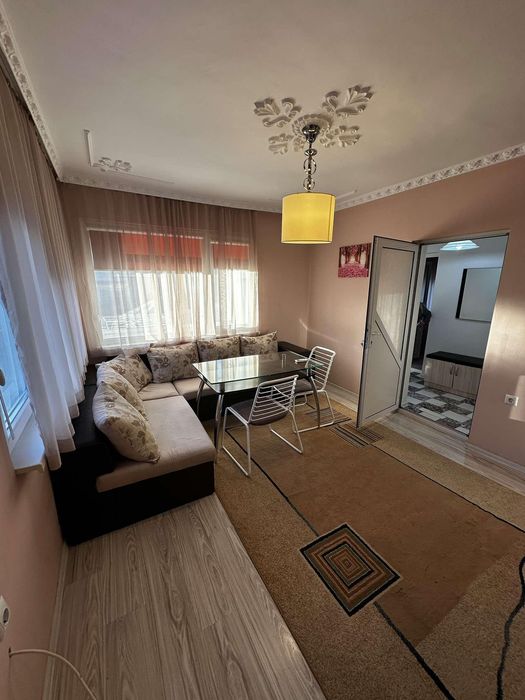 Етаж от къща в района на Цветен квартал!