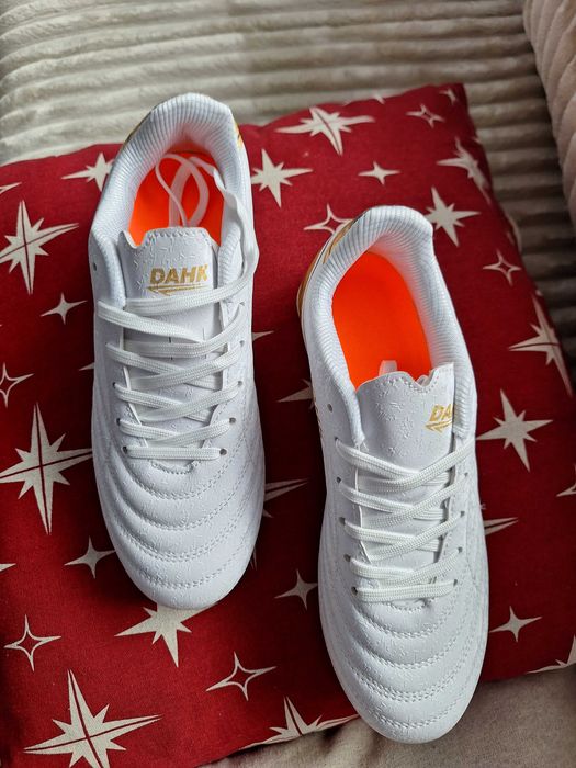 Футболни обувки номер 37