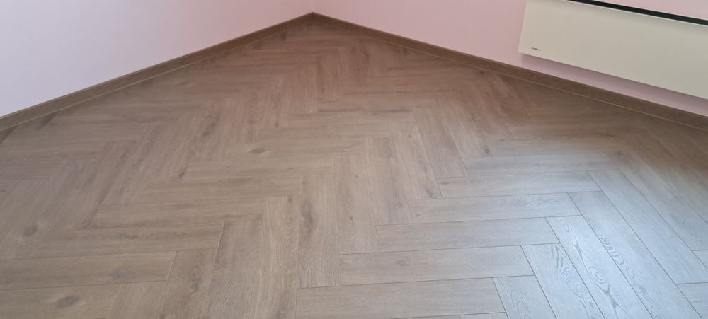 Монтаж на Ламиниран паркет и CUBU  первази