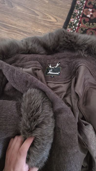 ЖЕНСКОЕ ПАЛЬТО НОВОЕ! с весом больше 3кг утеплённые рукава и шея