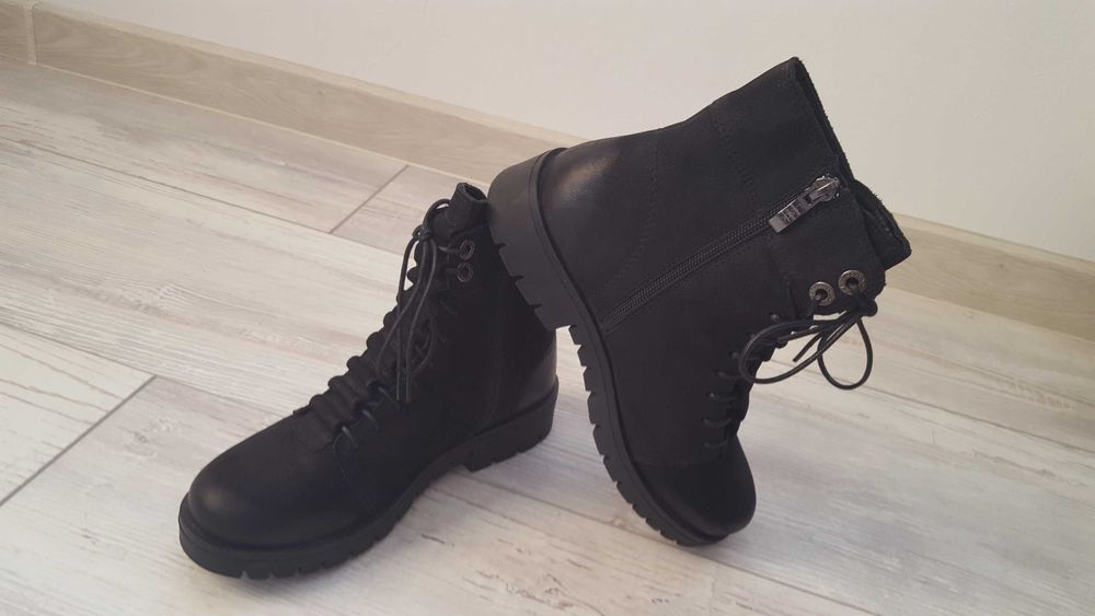 Черни дамски кожени боти Lasocki размер 38 от набук