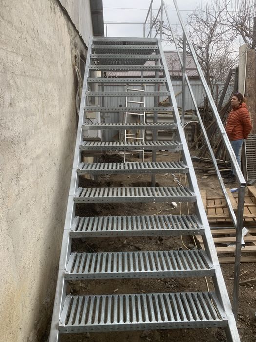 Scara metalica zincata pentru casa