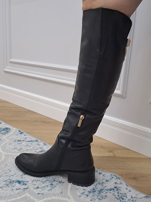 Продам кожаные сапоги Баскони 38 размер