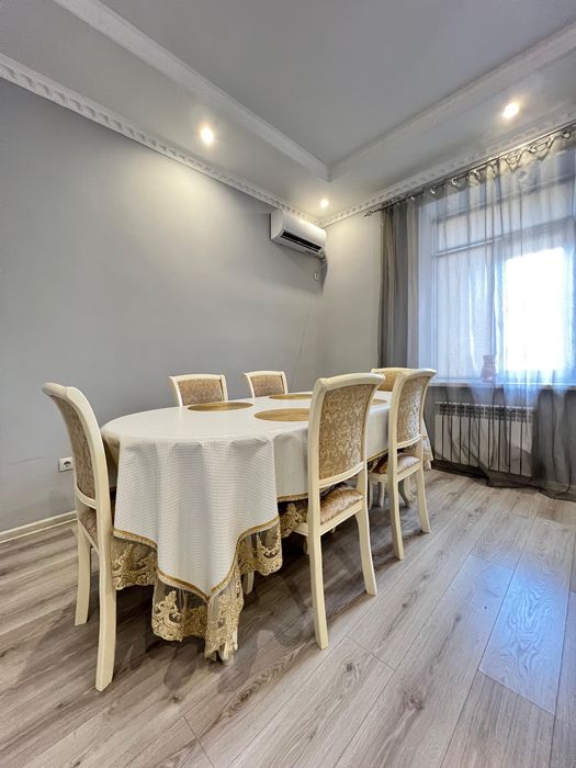 Стол со стульями