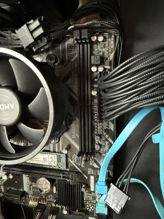 Kit PC Ryzen 5 3600 + B450M + 16GB RAM 3200MHz CORSAIR (NU SE VAND SEPARAT)