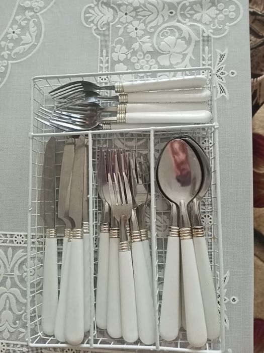 Продам столовые приборы