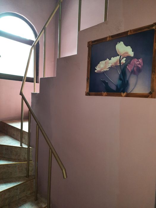 Продавам къща с магазин