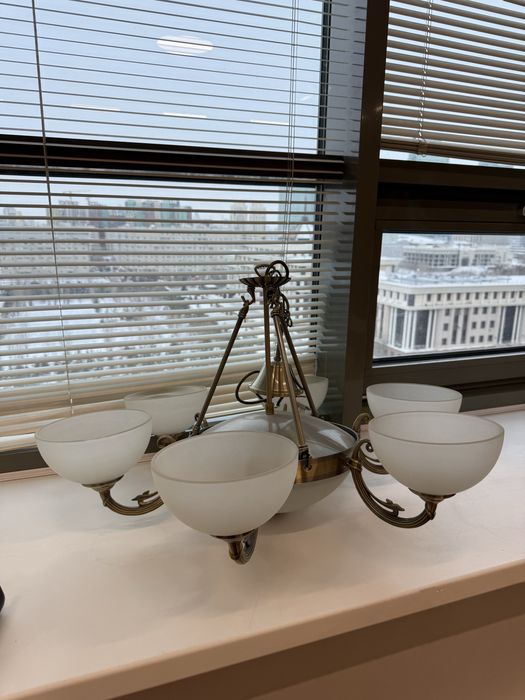 Люстры и плафоны