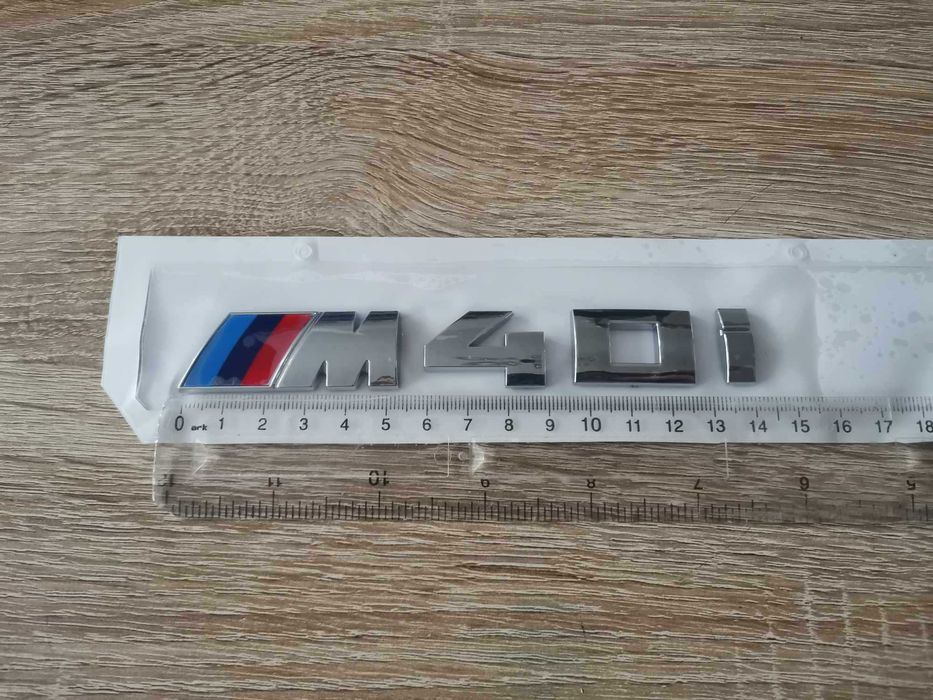 сребриста емблема BMW M40i малък размер