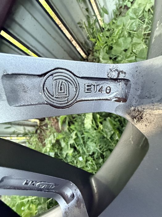Jante VW 215/65/R16/ 7JJ X16H2 et 40