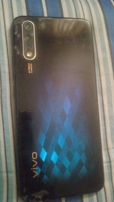 Vivo v17 срочно продам