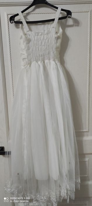 Продам б/у платье на девочку нарядное