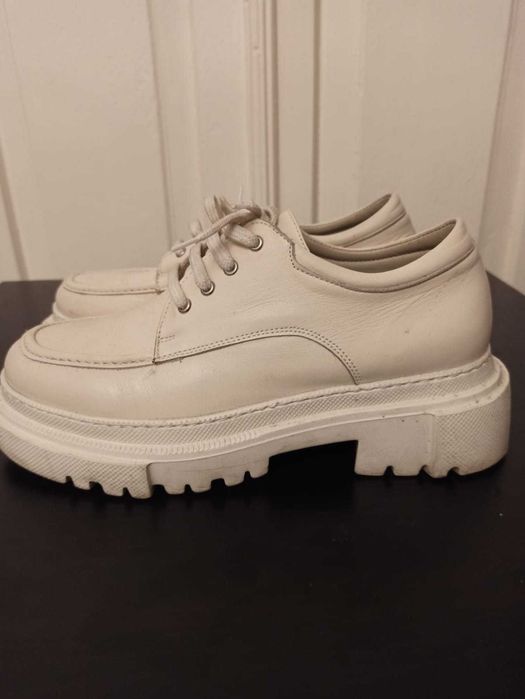 Туфли белые кожаные 39 размер