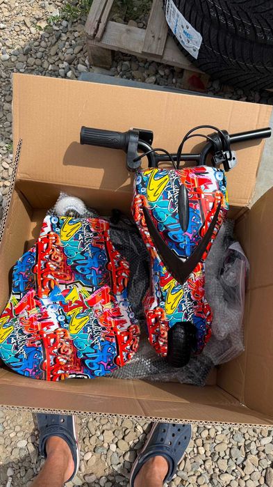 Tricicleta Electrica Drift Pentru Copii 360, Baterie 36V, 4400 mAh, Bluetooth, Viteza 15 km/h, Graffiti