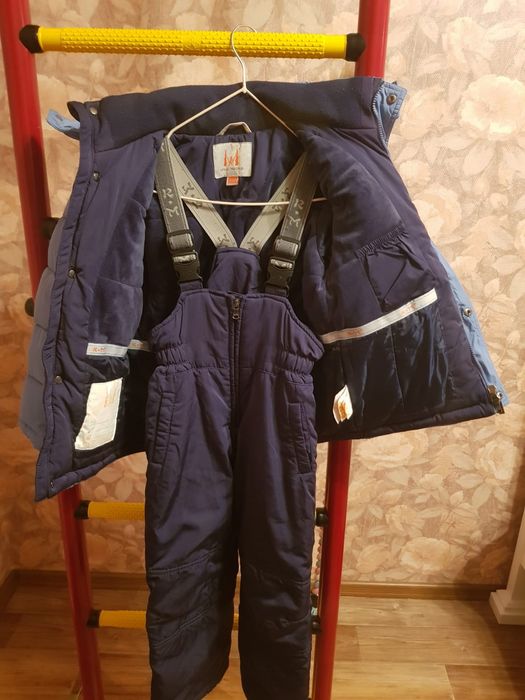 Продам комбинезоны зимние с курткой
