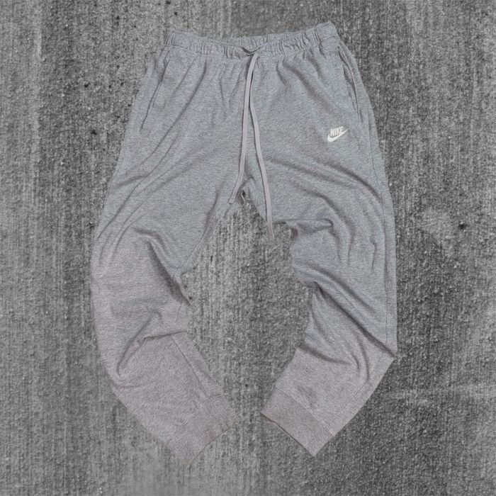 pantaloni nike gri
