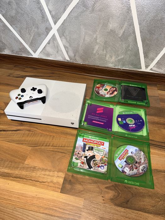 Vand Xbox one S 1Tb+ 3 jocuri
