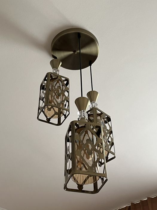 Люстра в хорошем состояний