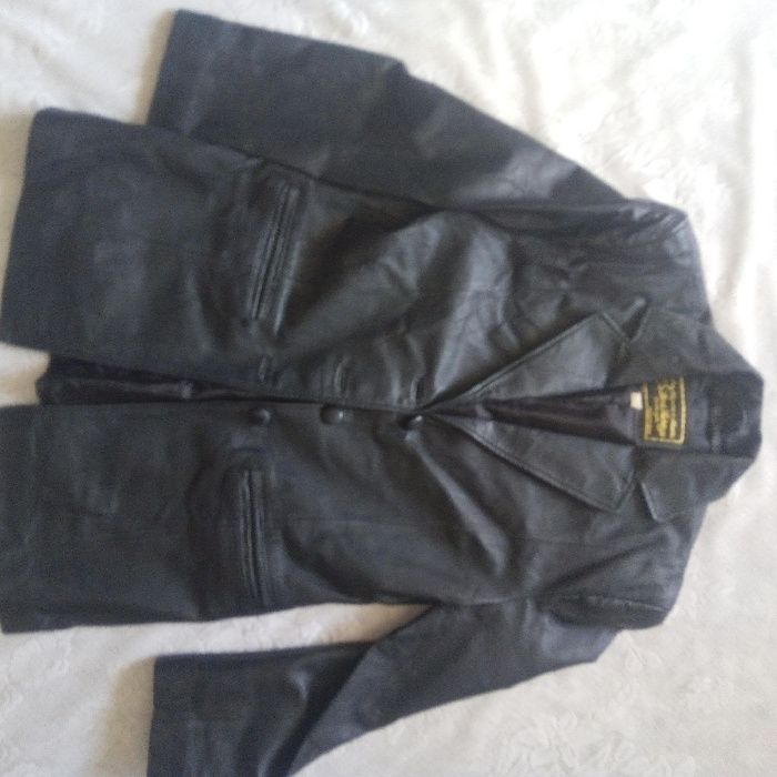 куртка-пуховик женская, плащ кожанный. Цены разные