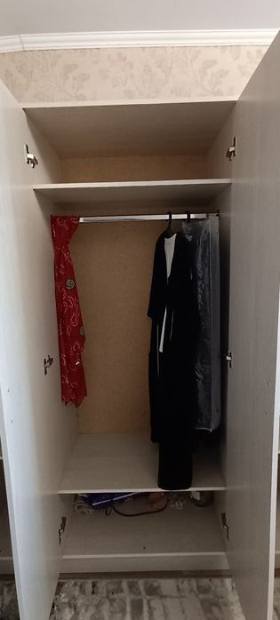 Продам спальни мебель шкаф