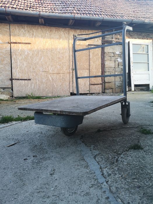 Vand carucior cu 3 roti pentru marfa