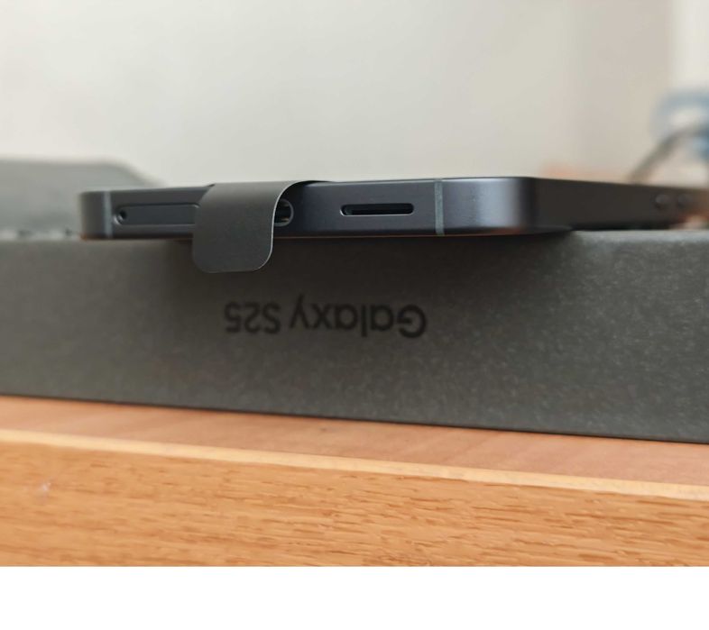 ЧИСТО НОВ - оригинален Samsung Galaxy S25 - 12GB RAM, 256GB + Подаръци