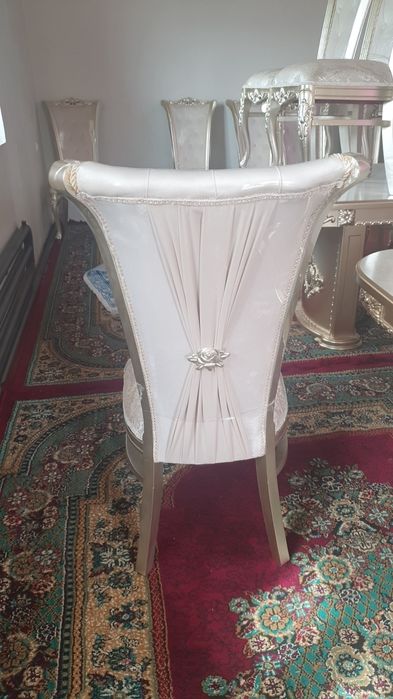 Sex ishlab chiqaruvchidan stol va stullar