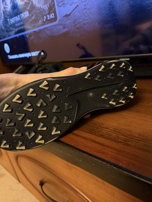 Кроссовки женские