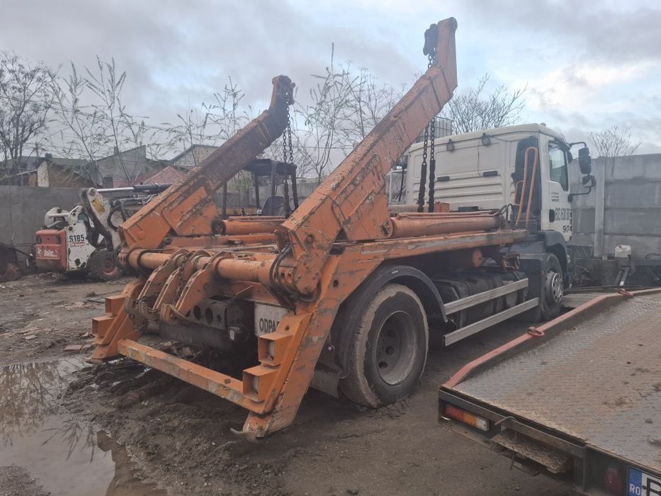 Man 18,250 abrollkipper cu lanțuri pentru containiera container moluz moloz skip  18 tone recent adus