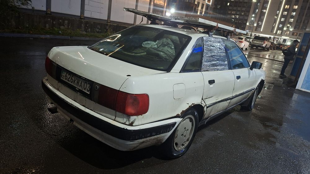 Продам  Ауди 80 Б4 обем 2, моно, на ходу