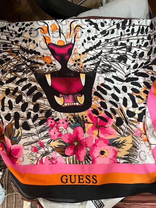 Eșarfă Guess Nouă