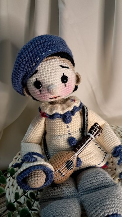 Вязаный Пьеро ручной работы