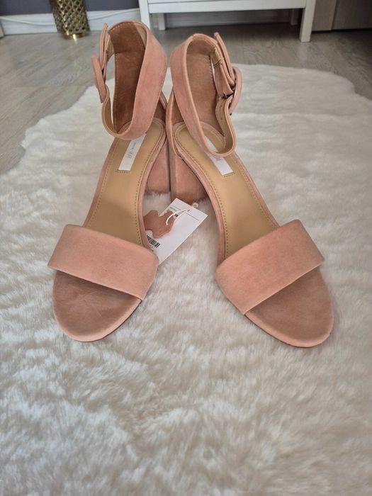 Sandale H&M noi cu etichetă, toc gros, nude/roz prăfuit, mărimea 38