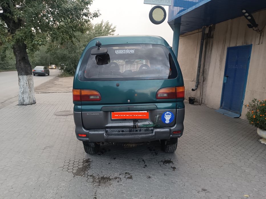 Продам Митсубиси делика булка